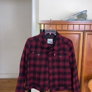Ladies Levi’s trucker black and red plaid short jacket. NWT.